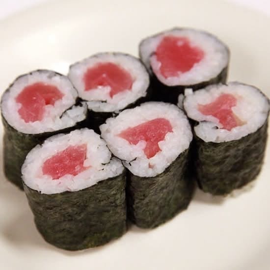 2. Tuna Roll.